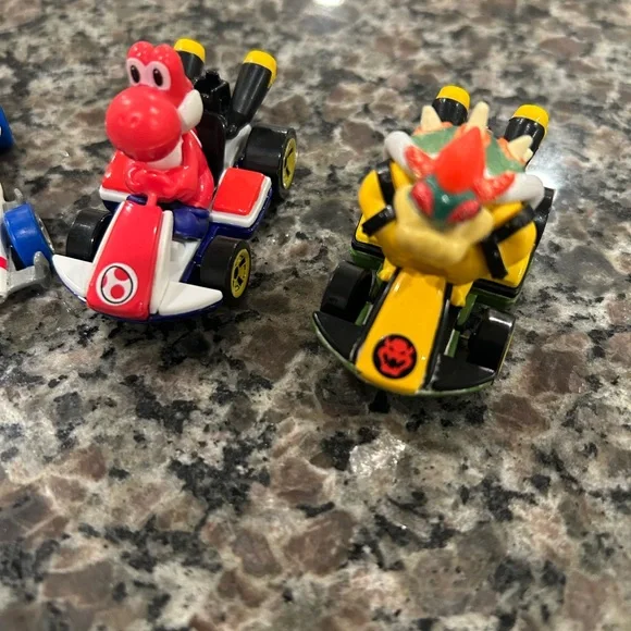 Hot Wheels Mario Kart Die-Cast Cars Lot of 4 – Mario, Yoshi, Shy Guy, Bowser - Picture 3 of 4